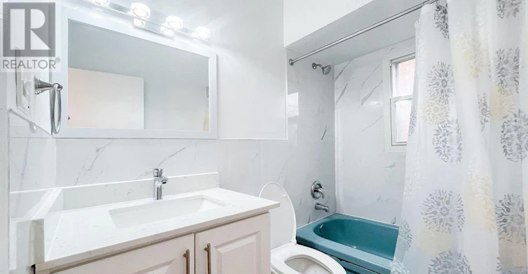 UPPER-32 Garnet Avenue, Toronto, ON, M6G 1V5 - 8