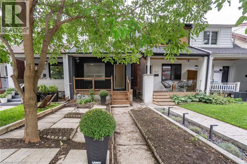 100 Rosethorn Avenue, Toronto, ON, M6N 3L1