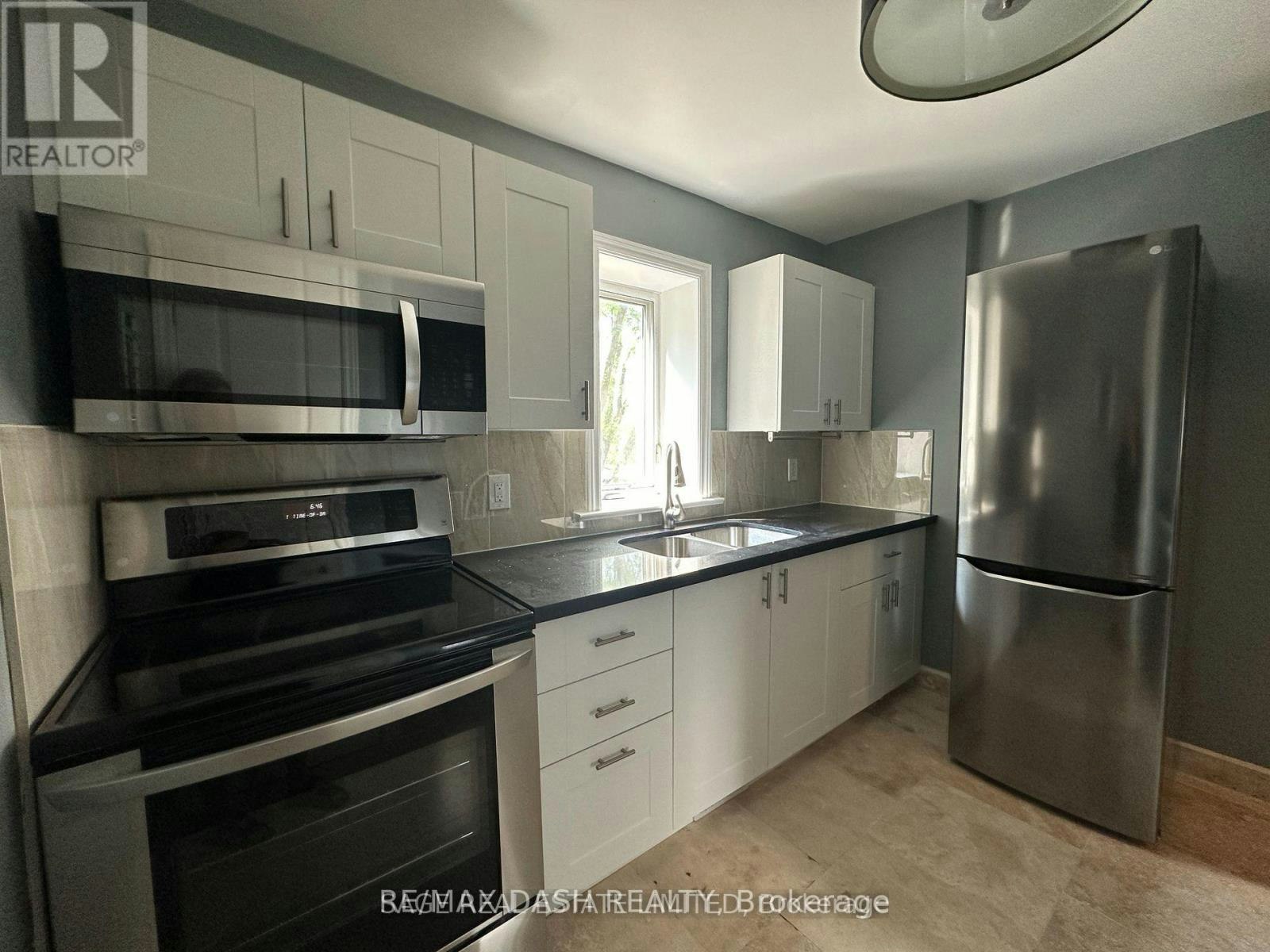 UPPER-1531 Queen Street E, Toronto, ON, M4L 1E5 - 3