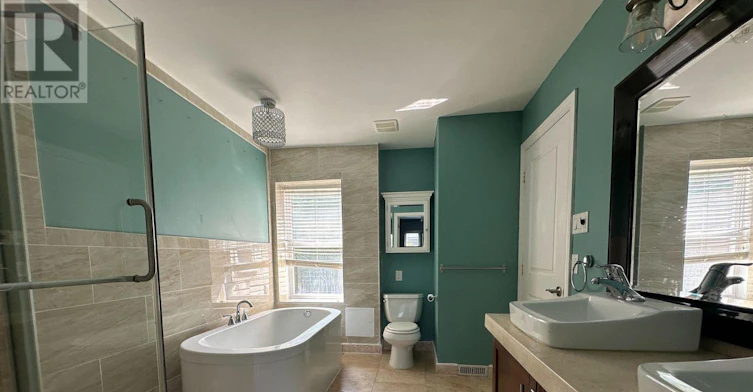 UPPER-1531 Queen Street E, Toronto, ON, M4L 1E5 - 4