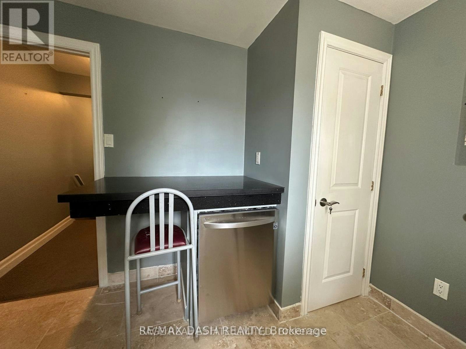 UPPER-1531 Queen Street E, Toronto, ON, M4L 1E5 - 12