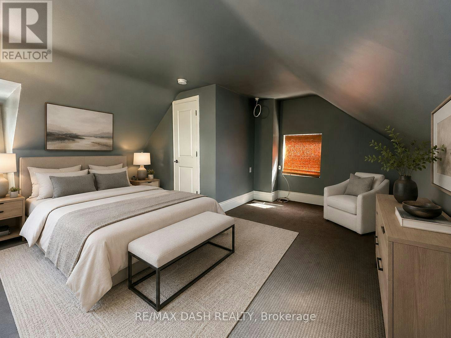 UPPER-1531 Queen Street E, Toronto, ON, M4L 1E5
