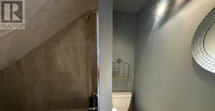 UPPER-1531 Queen Street E, Toronto, ON, M4L 1E5 - 8