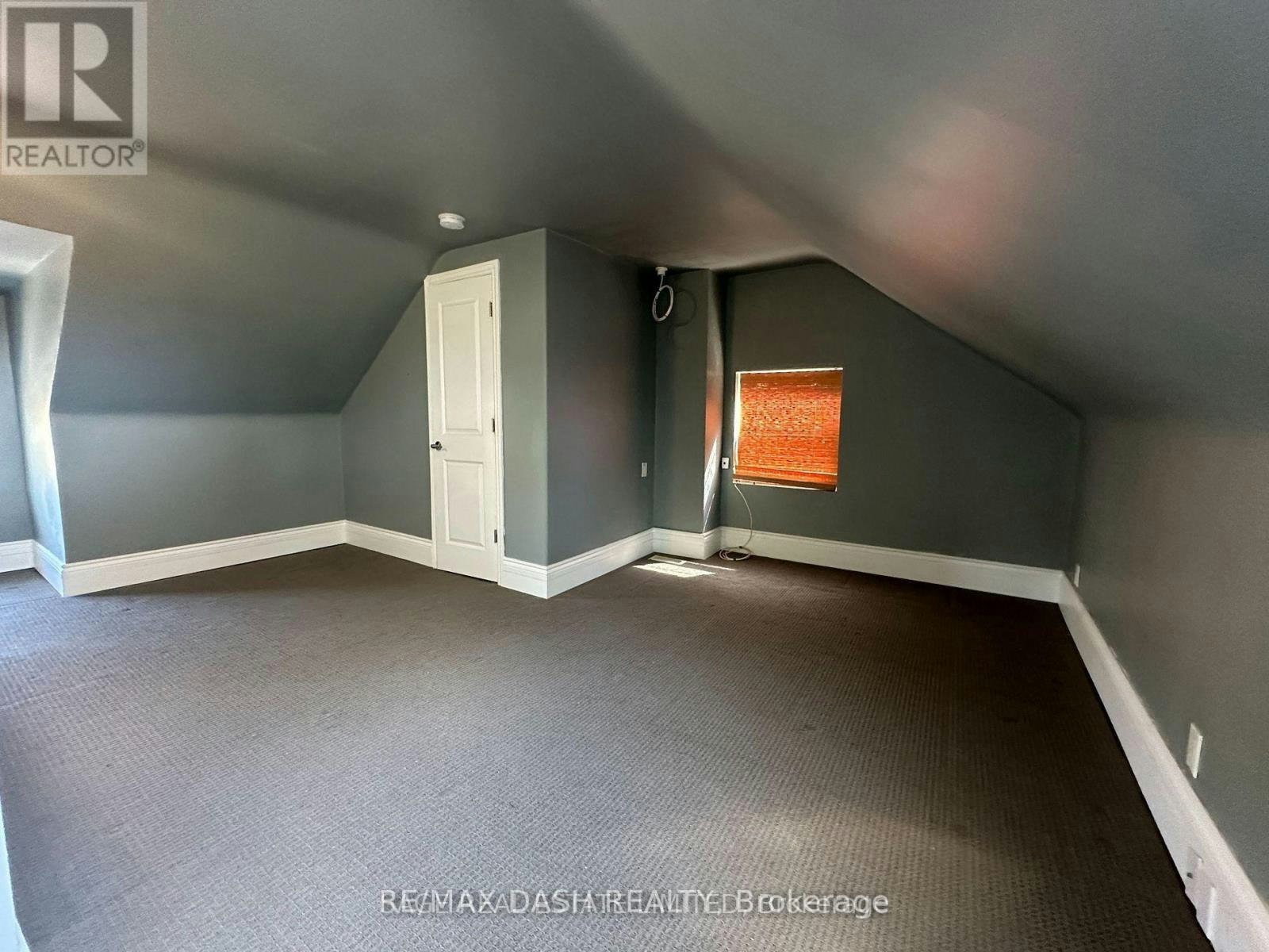 UPPER-1531 Queen Street E, Toronto, ON, M4L 1E5 - 11