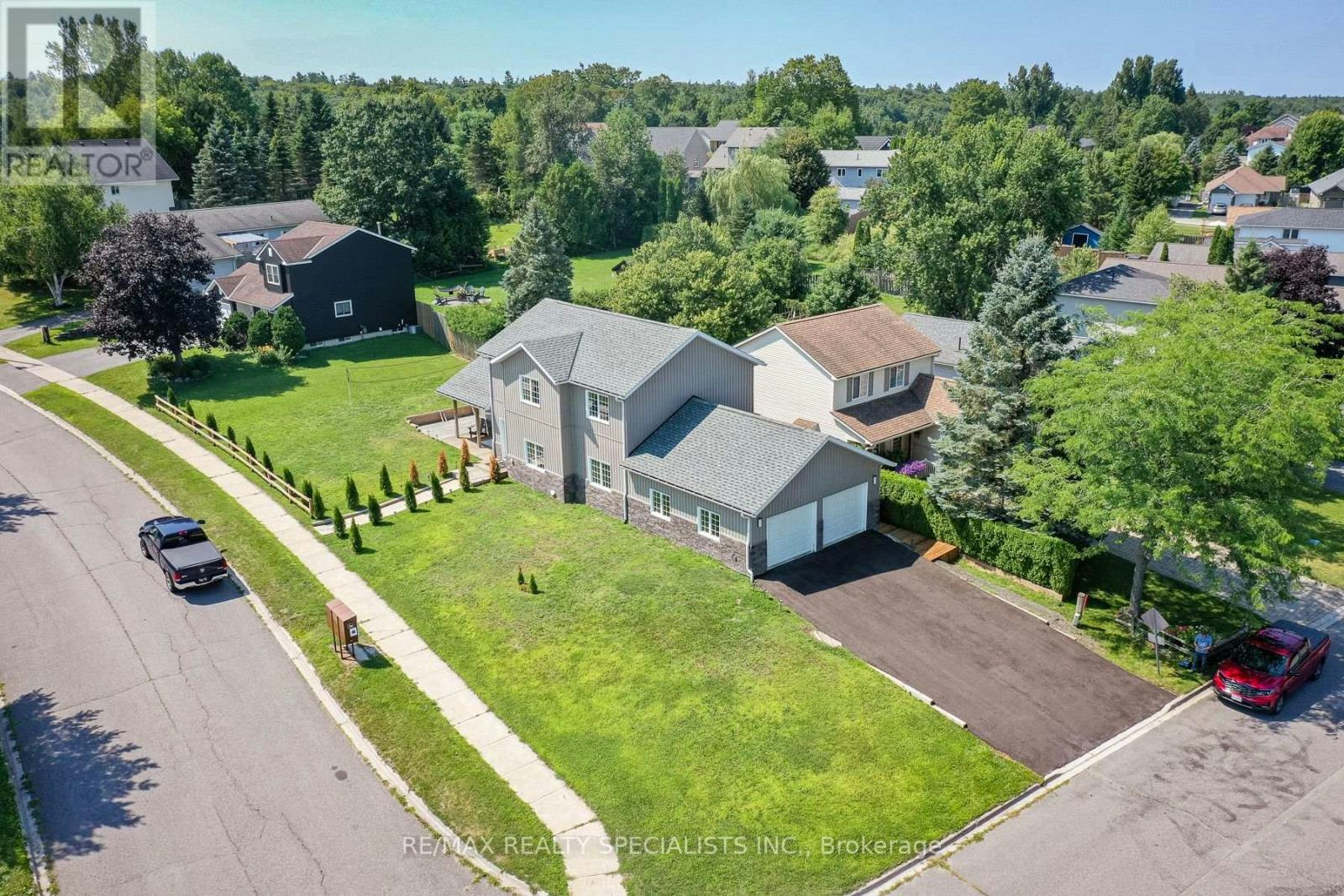 15 Lankin Avenue, Bracebridge, ON, P1L 1Y4