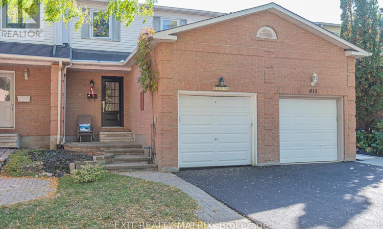 813 Clearcrest Crescent