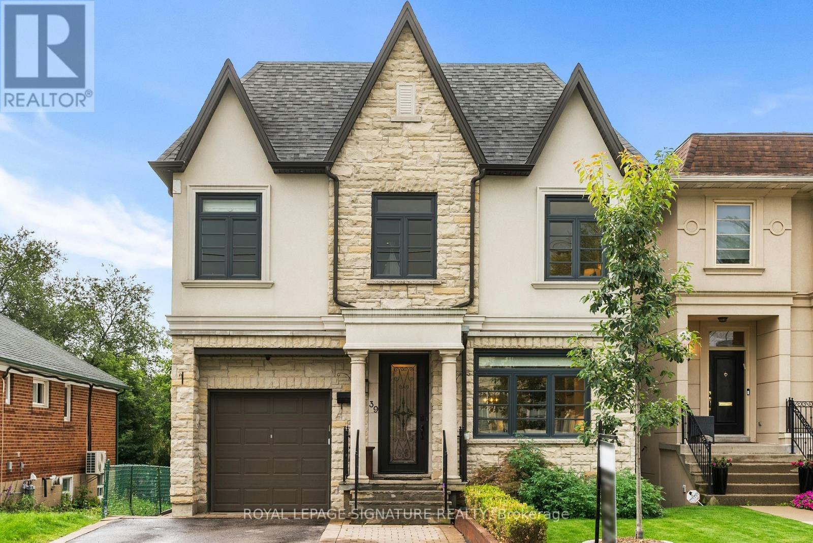 39 Regina Avenue, Toronto, ON, M6A 1R4