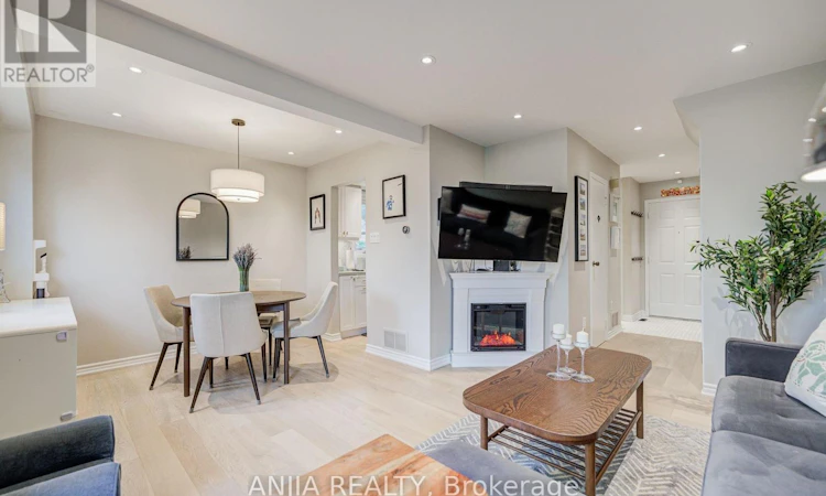 8 Maresfield Drive