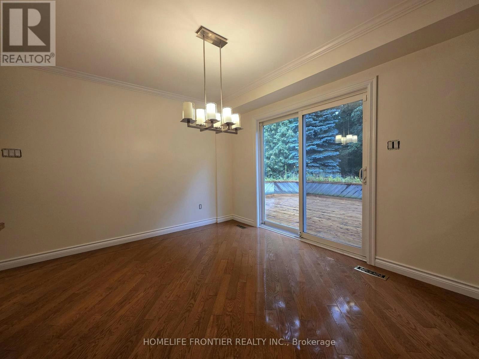 367 Herridge Circle, Newmarket, ON, L3Y 7J1 - 2