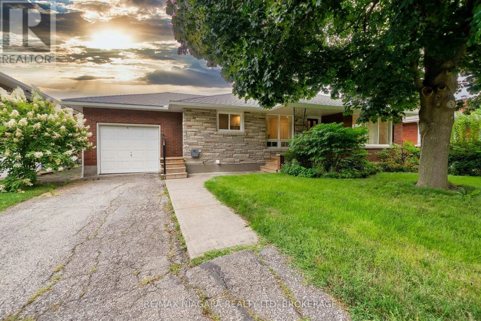 15 Springbank Drive, St. Catharines, ON, L2S 2K1