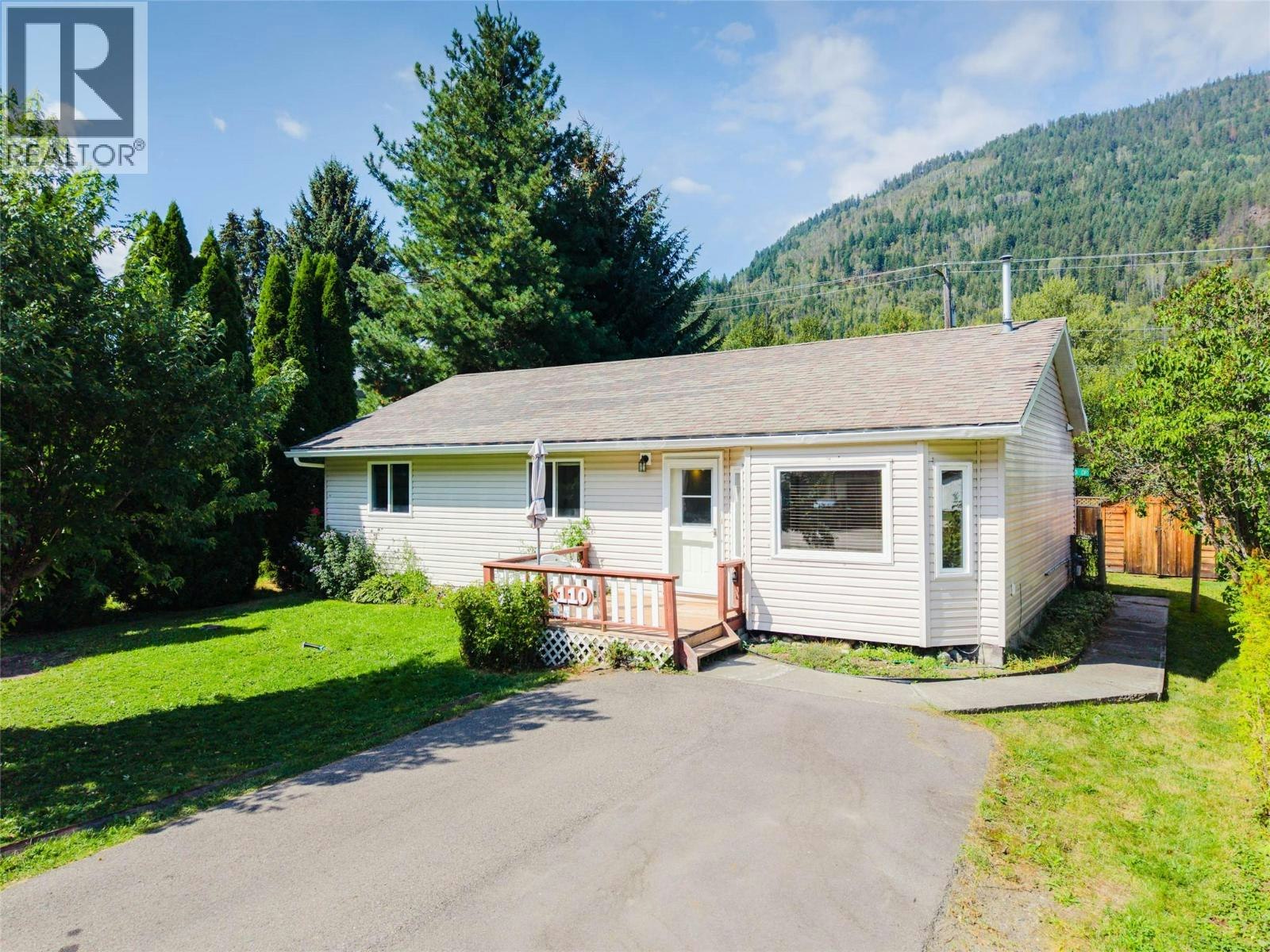110 Davies Avenue, Salmo, BC, V0G 1Z0