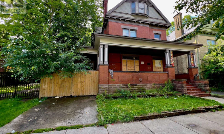 575 Queens Avenue