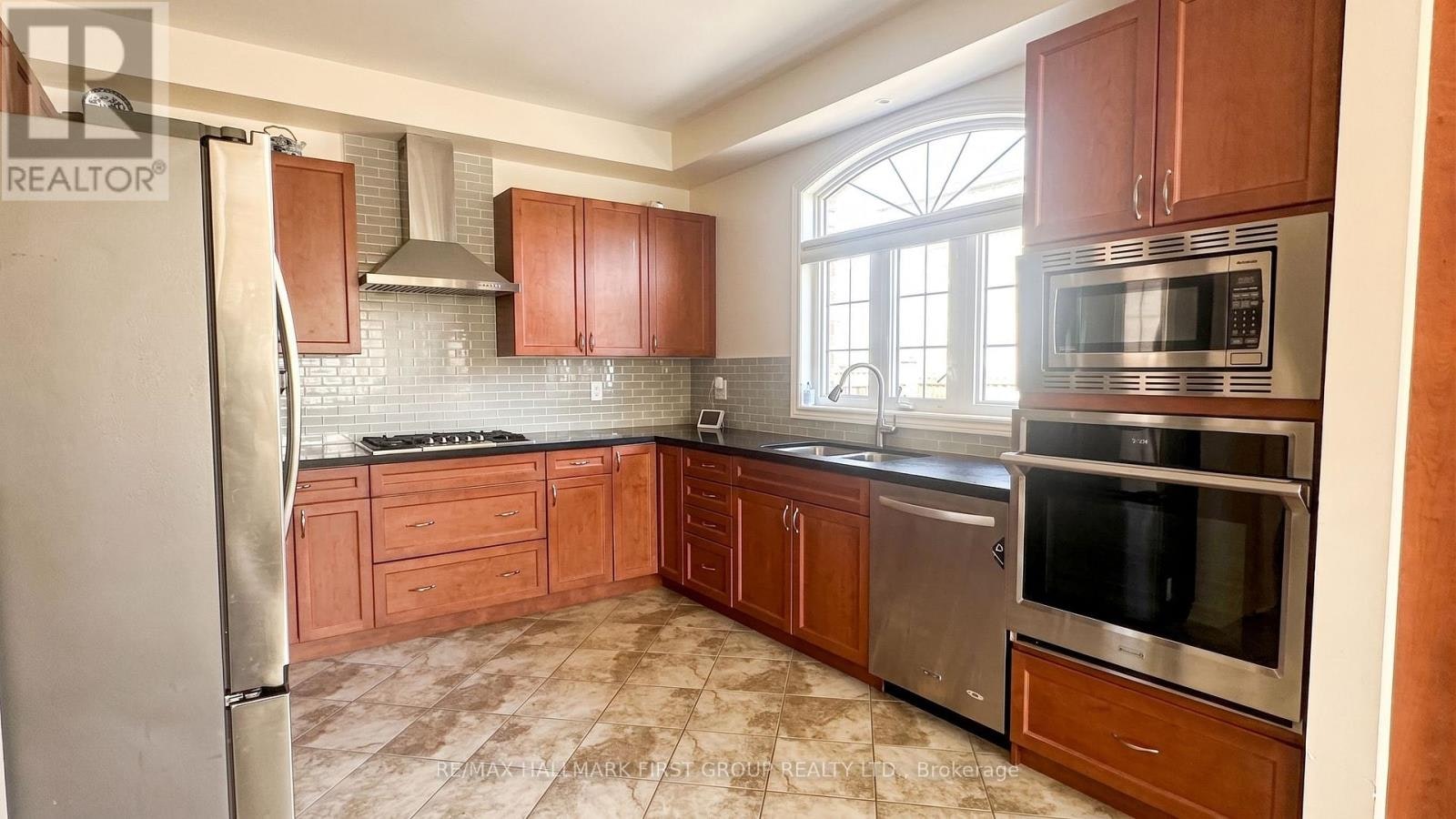 40 Crellin (First Floor Street, Ajax, ON, L1Z 0P1 - 9
