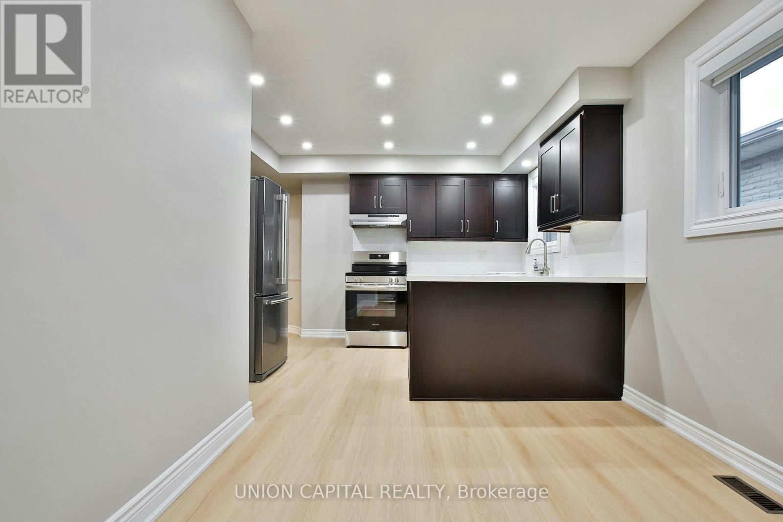 UPPER-131 Romfield Circuit, Markham, ON, L3T 3H7 - 2