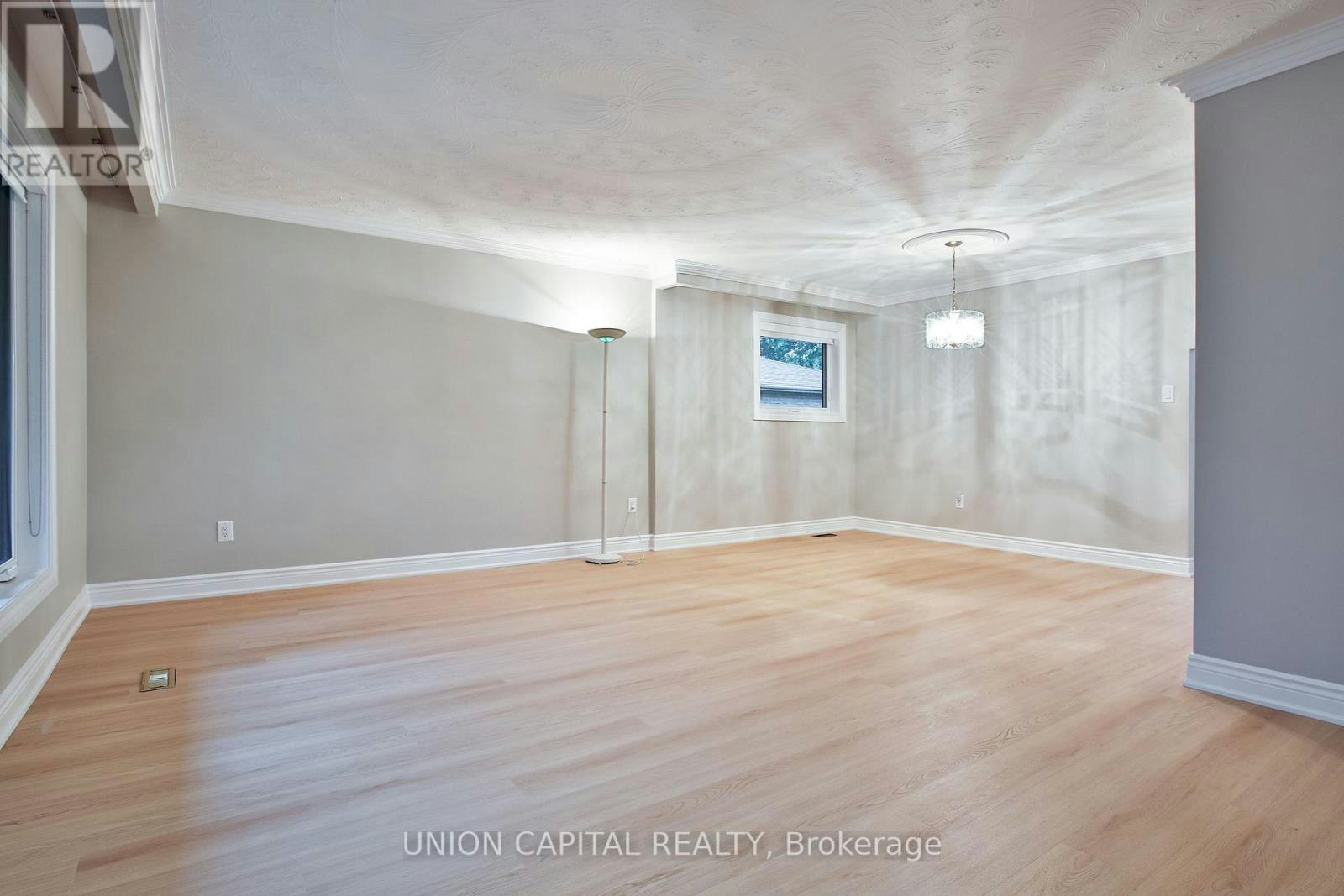UPPER-131 Romfield Circuit, Markham, ON, L3T 3H7 - 19