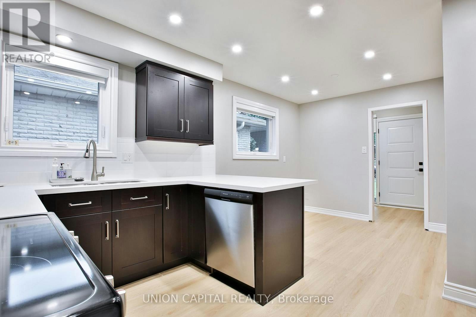 UPPER-131 Romfield Circuit, Markham, ON, L3T 3H7 - 16