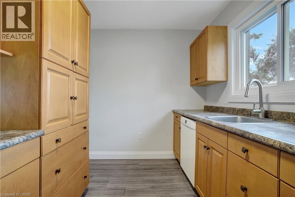 25-162 Jansen Avenue, Kitchener, ON, N2A 2L7 - 8