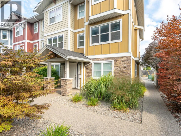 102-707 Revelstoke Avenue, Penticton, BC, V2A 2J1