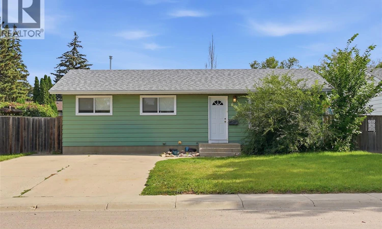 814 Steeves Avenue