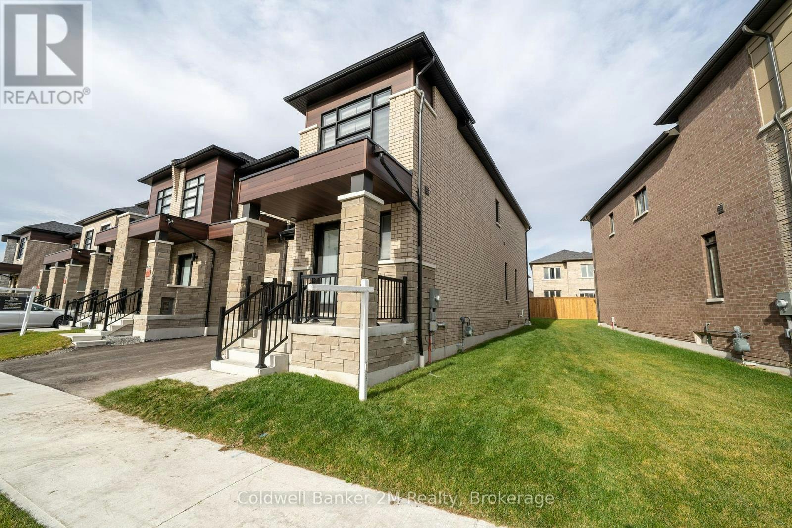 136 Ogston Crescent, Whitby, ON, L1P 0H3