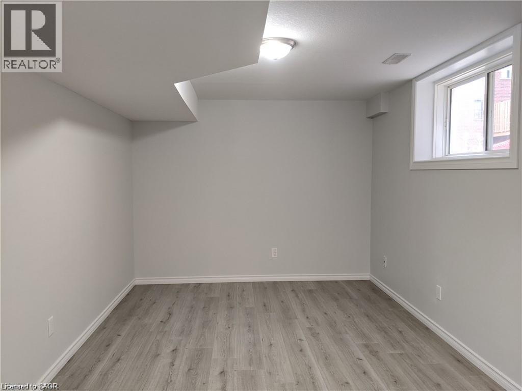 727 Thomas Slee Drive, Kitchener, ON, N2P 0J4 - 7