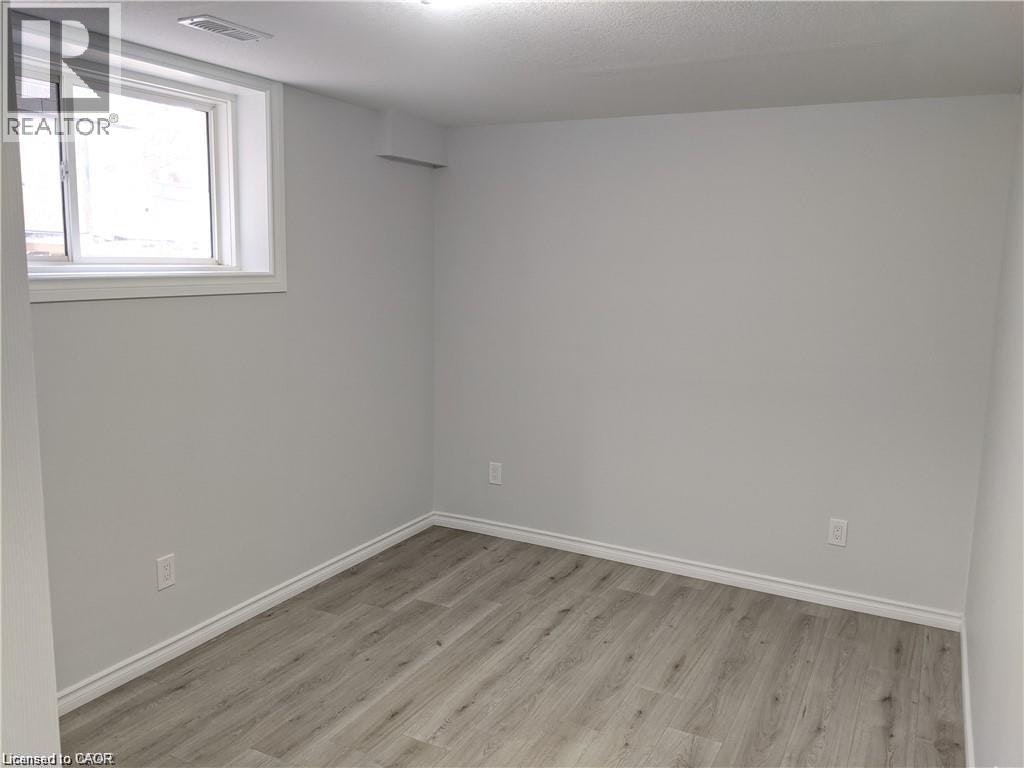 727 Thomas Slee Drive, Kitchener, ON, N2P 0J4 - 9