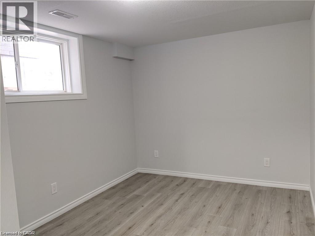 727 Thomas Slee Drive, Kitchener, ON, N2P 0J4 - 8