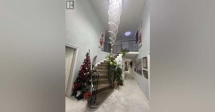 16 Brooklyn Crescent W, Markham, ON, L3P 7B9 - 2