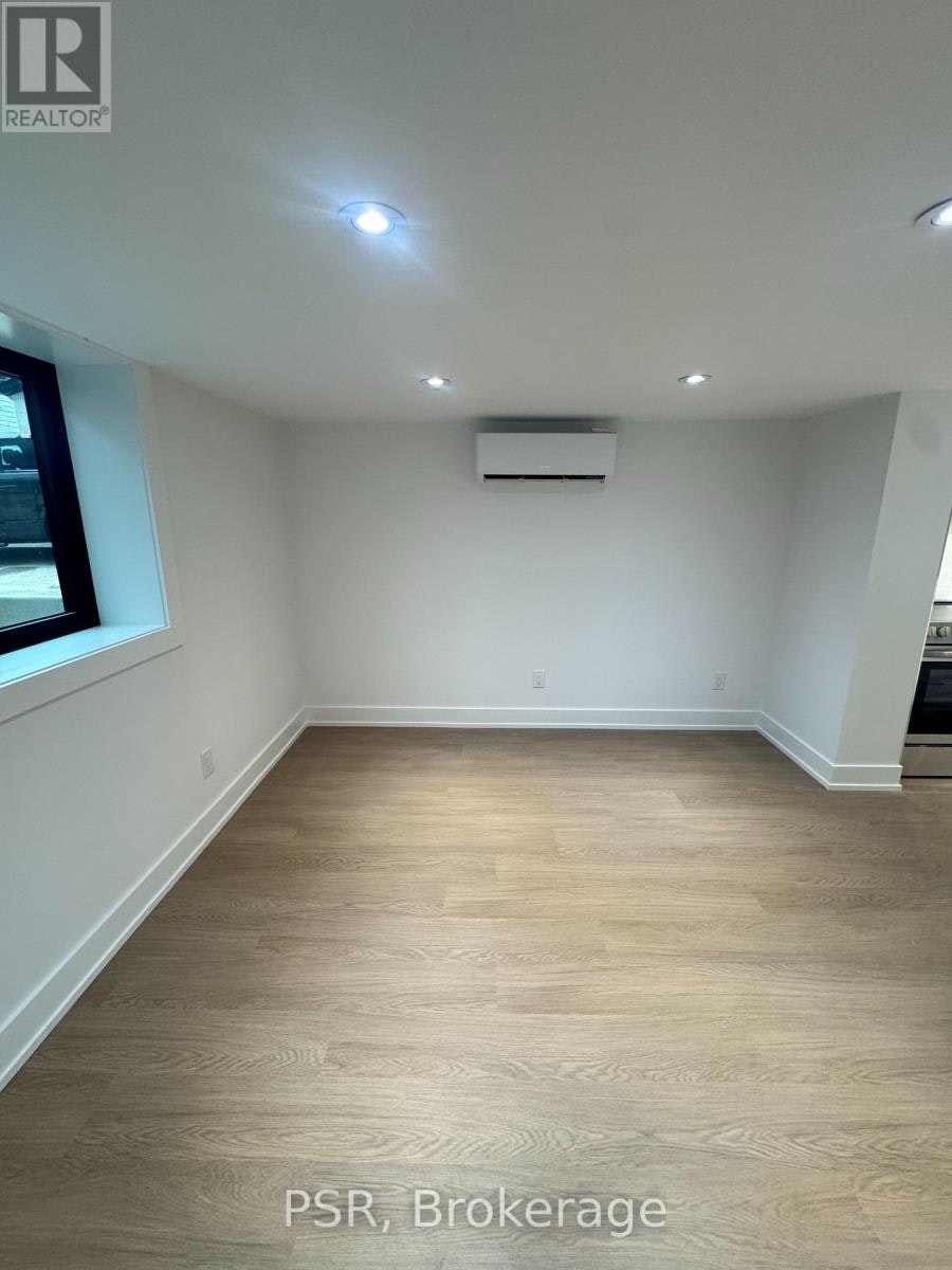 LOWER-99 Ypres Road, Toronto, ON, M6M 3X2 - 4
