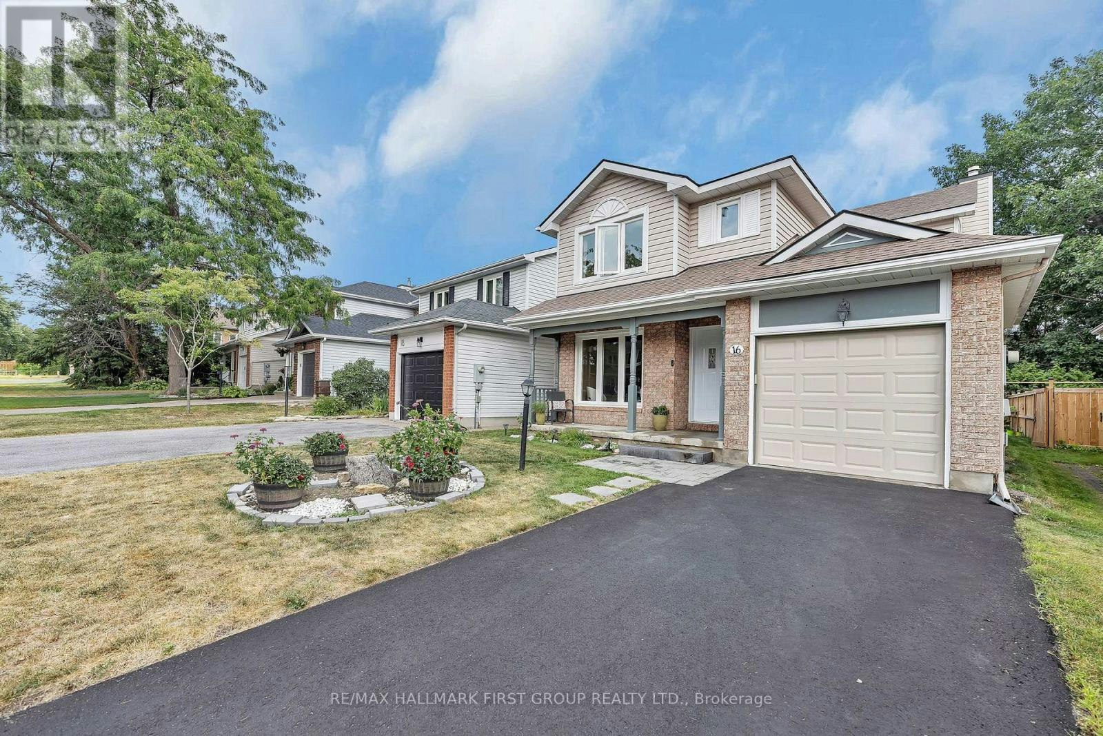 16 Hawley Crescent, Ottawa, ON, K2M 1T3