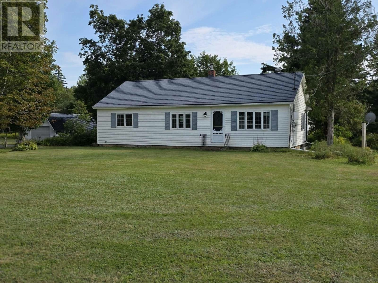 250 2 1n0 Highway B0m Highway, Five Islands, NS, B0M 1N0