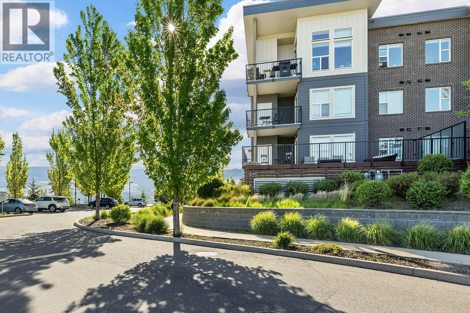 117-935 Academy Way - 2