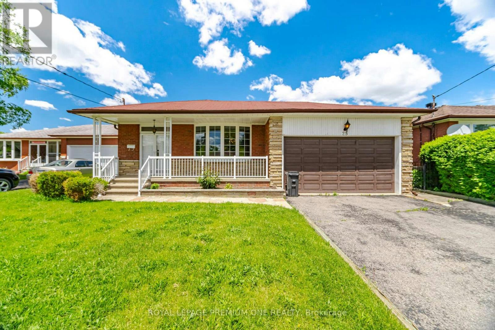 25 Islay Court, Toronto, ON, M9M 1V4