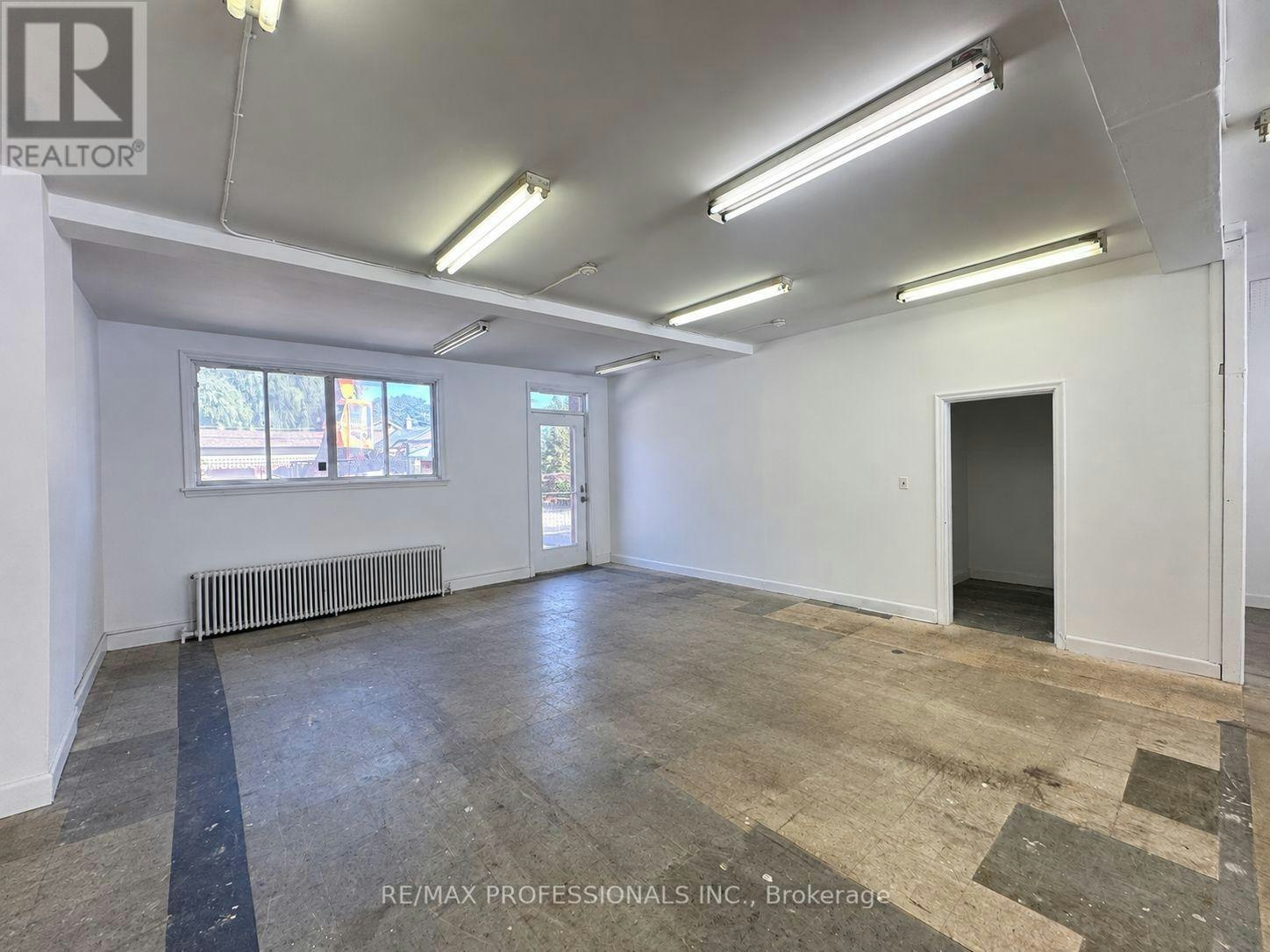 710 The Queensway Avenue, Toronto, ON, M8Y 1L3 - 8