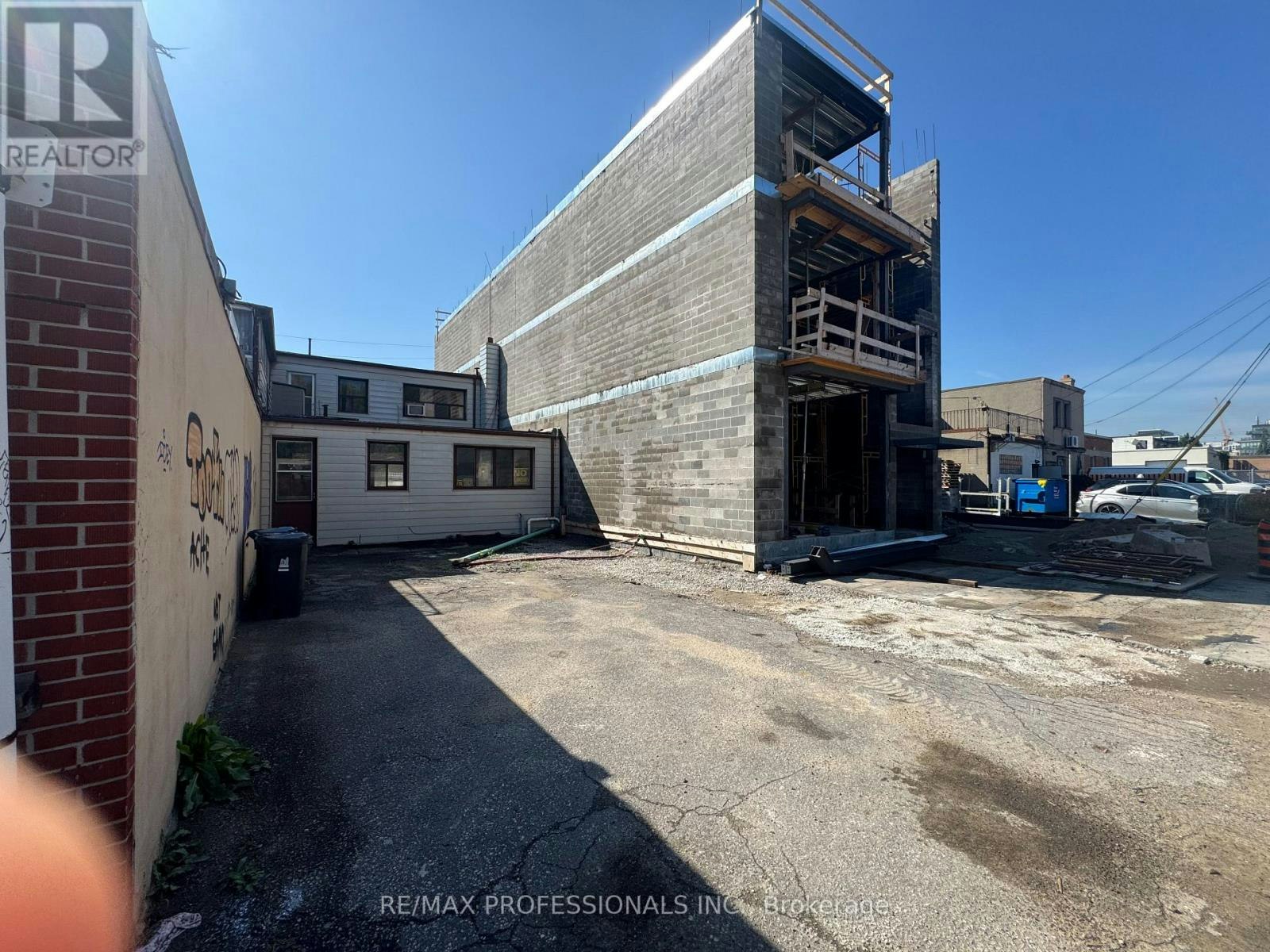 710 The Queensway Avenue, Toronto, ON, M8Y 1L3 - 5