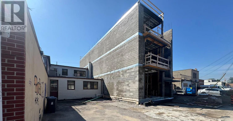 710 The Queensway Avenue, Toronto, ON, M8Y 1L3 - 5