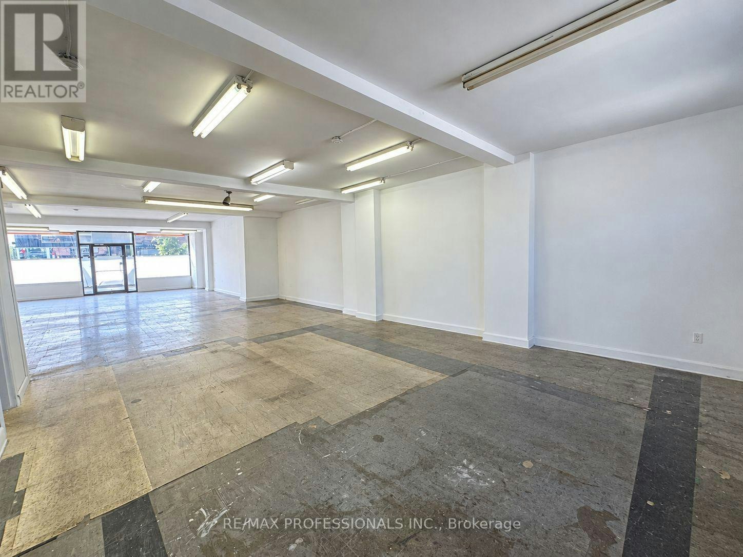 710 The Queensway Avenue, Toronto, ON, M8Y 1L3 - 4