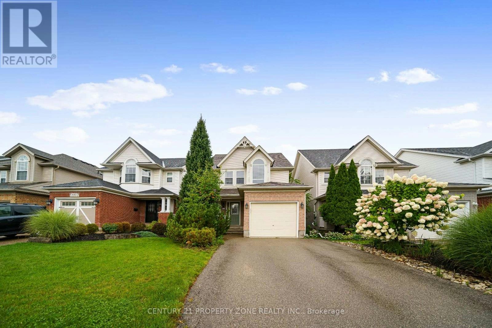 643 Bonavista Drive, Waterloo, ON, N2K 4B3 - 2