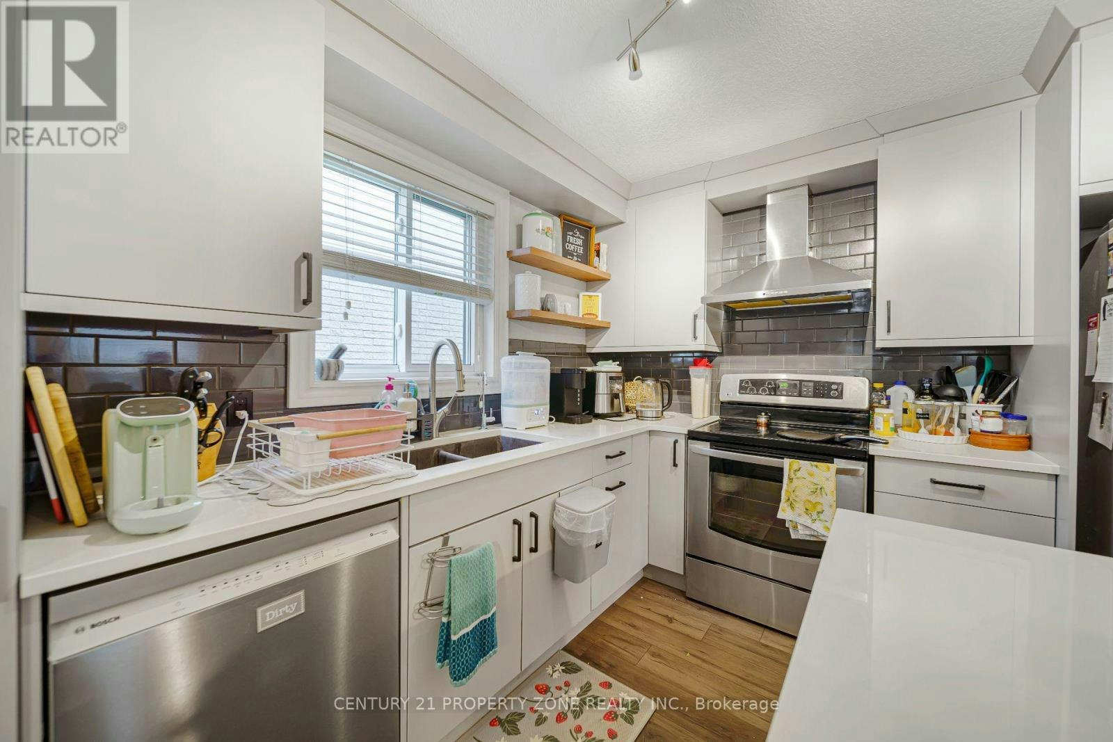 643 Bonavista Drive, Waterloo, ON, N2K 4B3 - 16