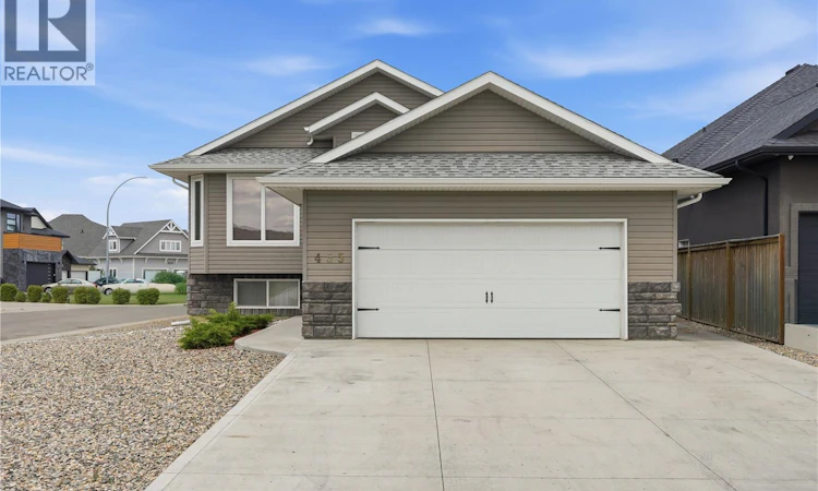 455 Hastings Crescent