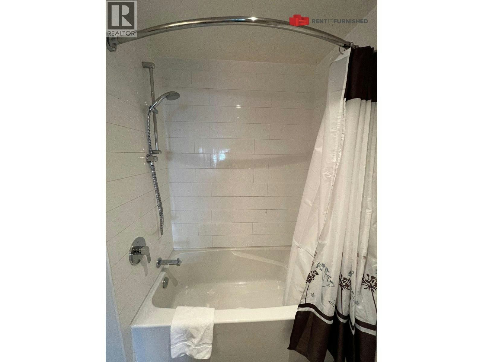211-215 W 1st Street, Vancouver, BC, V5Y 1A6 - 8