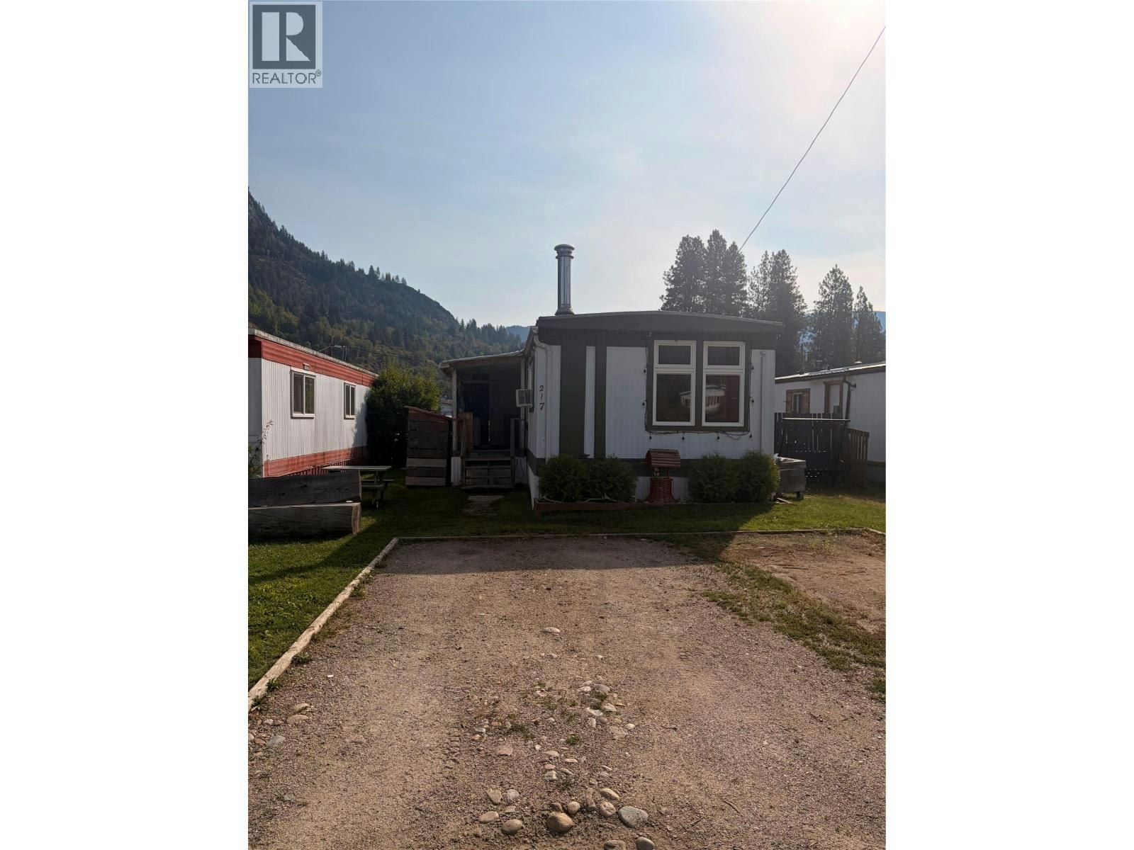 217 3rd Avenue, Castlegar, BC, V1N 2N2
