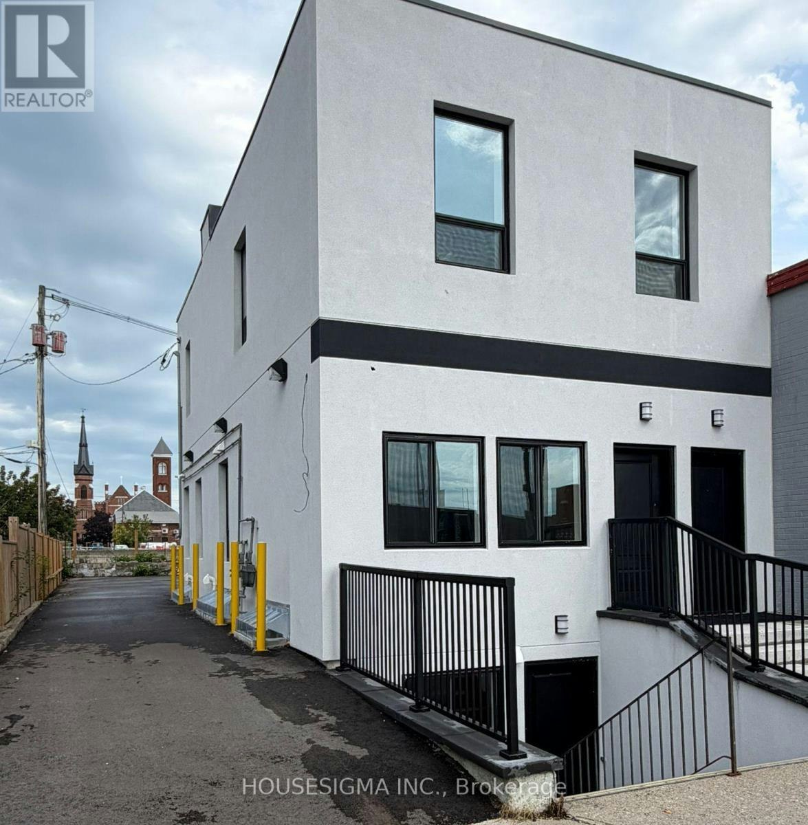 28 West Street N, Orillia, ON, L3V 5B8 - 2