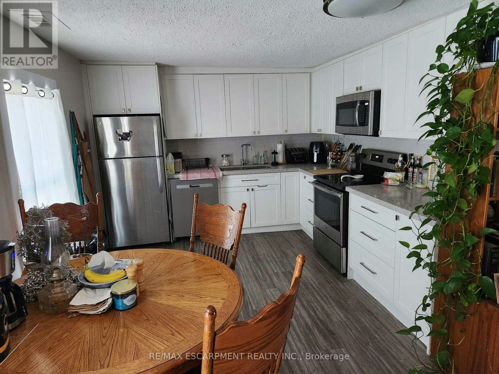 UPPER-20 Hetherington Street, St. Catharines, ON, L2R 2G5 - 2