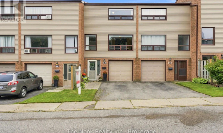 27 The Bridle Path