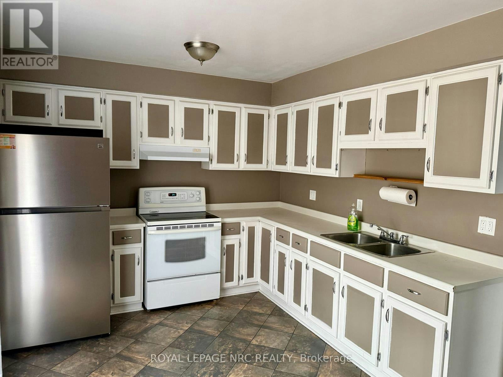 22 Ravine Road, St. Catharines, ON, L2P 3A7 - 4
