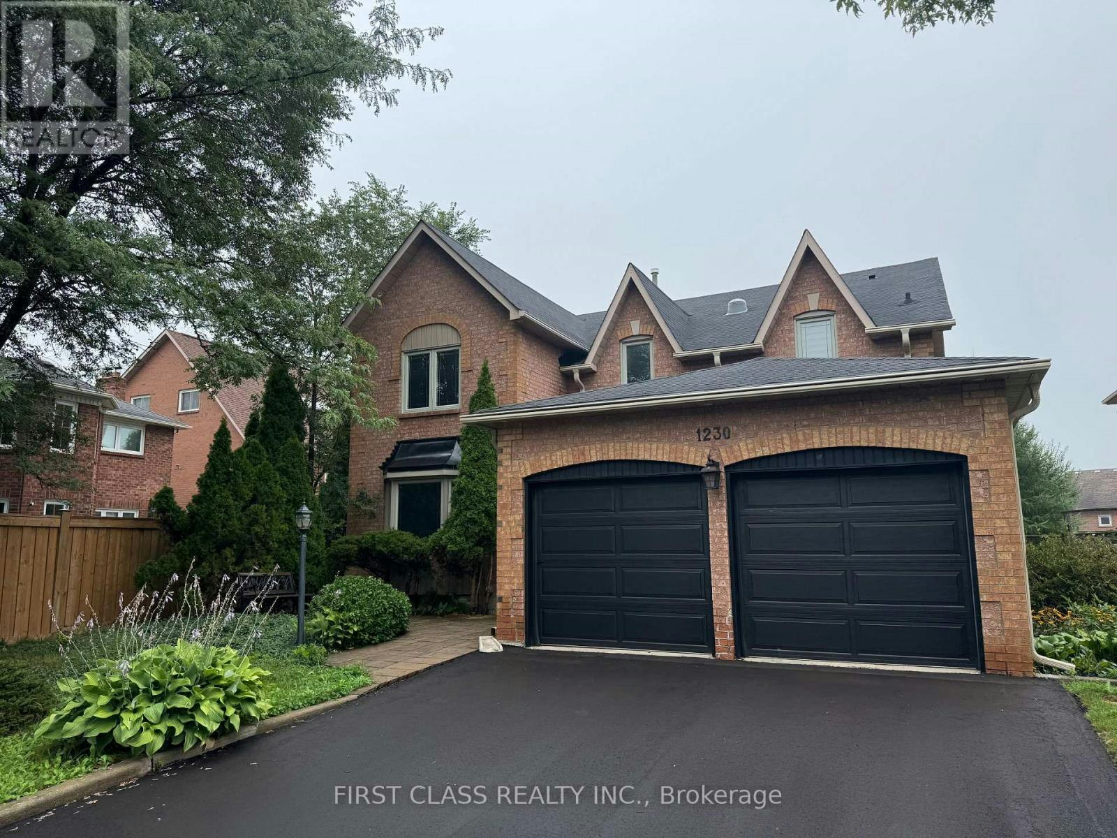 1230 Glenashton Drive, Oakville, ON, L6H 5L9