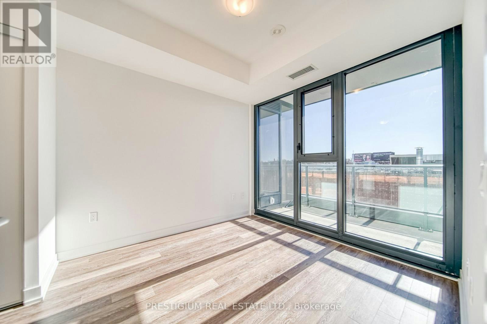 213-250 Lawrence Avenue W, Toronto, ON, M5M 1B2 - 11