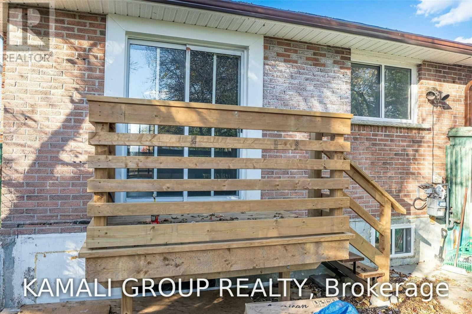 MAIN-629 Gibb Street, Oshawa, ON, L1J 1Z6 - 11