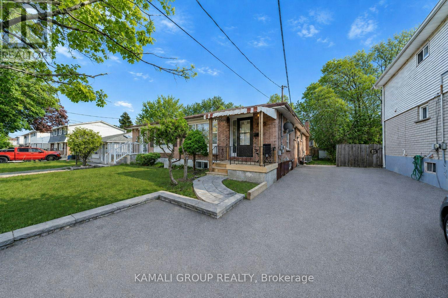 MAIN-629 Gibb Street, Oshawa, ON, L1J 1Z6 - 21